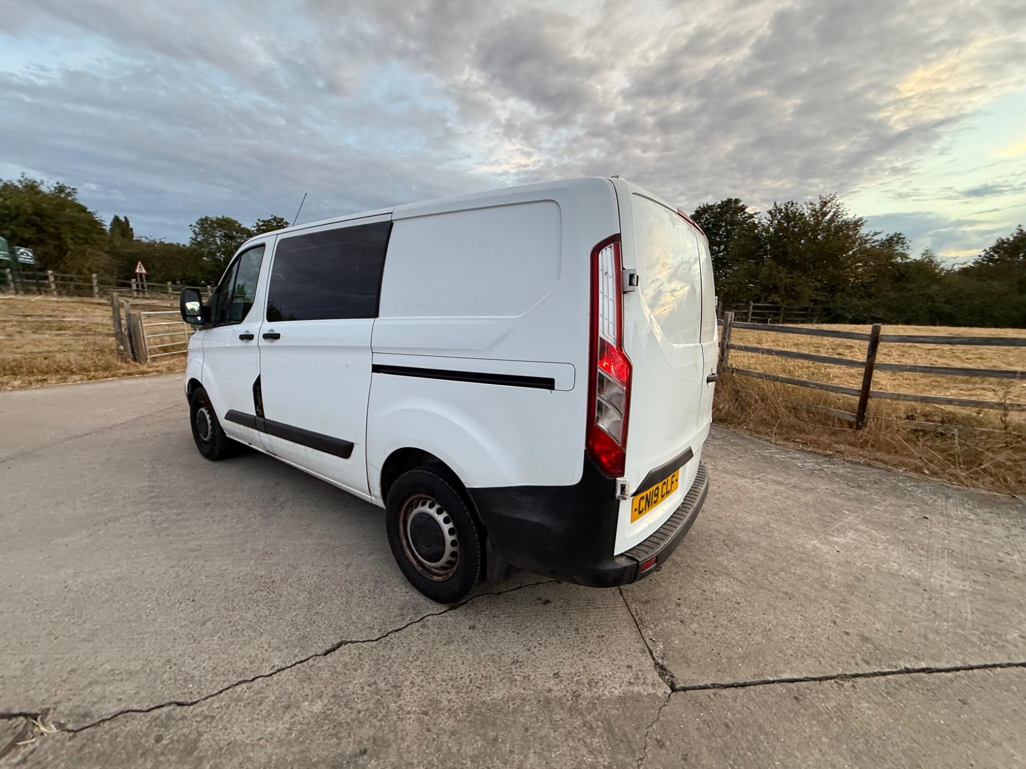 Ford Transit Custom 2.0 320 EcoBlue L1 H1 Euro 6 5dr — photo 50 of 82